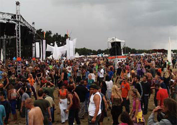 voov_mainstage_day_grayclouds