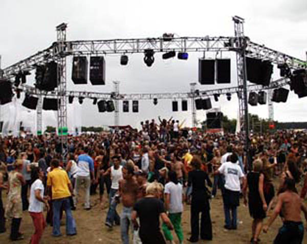 voov_mainstage_front